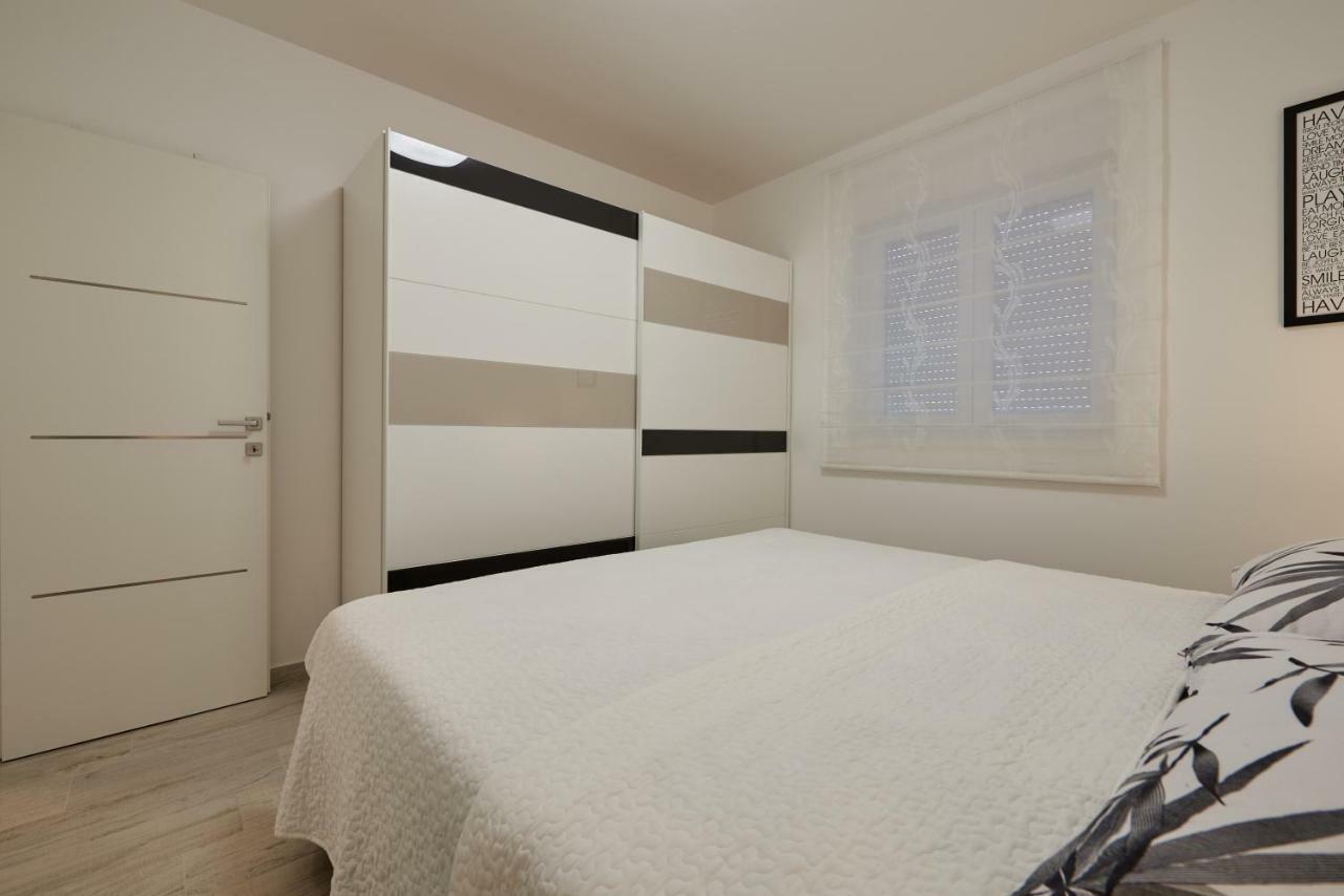 Appartement Apartman Jakov à Trogir Extérieur photo