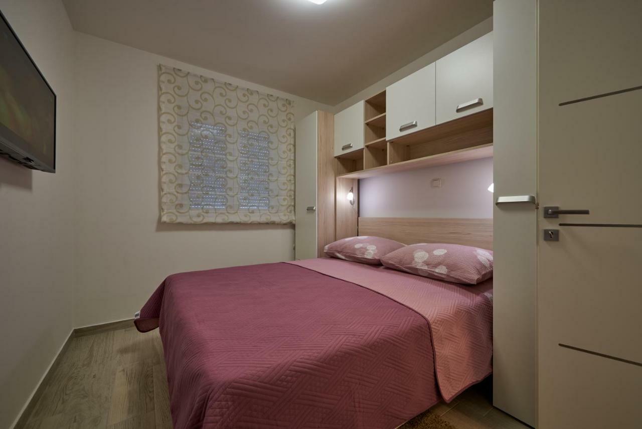 Appartement Apartman Jakov à Trogir Extérieur photo